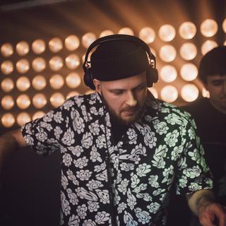 DJ