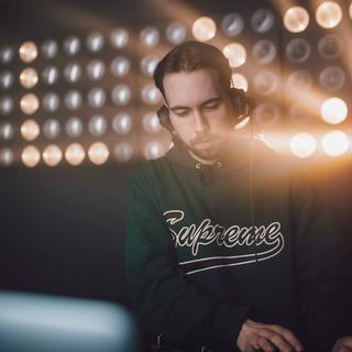 DJ