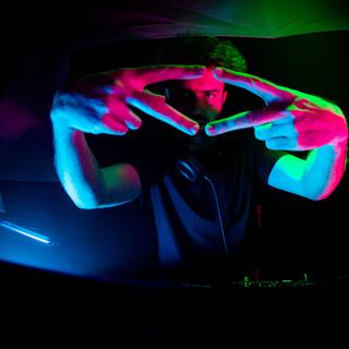 DJ